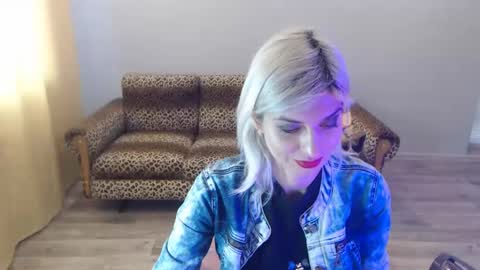 Snapshot of sexybeatriice chatting on 01-23-25, 07:32 sexybeatriice online show from 01-23-25, 07:32