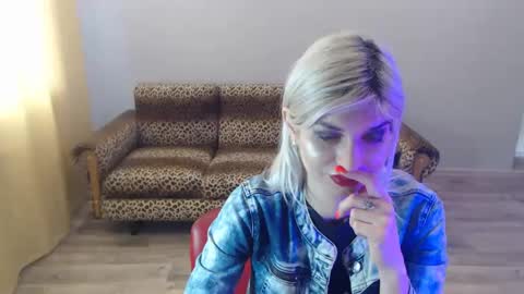 Snapshot of sexybeatriice chatting on 01-25-25, 10:29 sexybeatriice online show from 01-25-25, 10:29