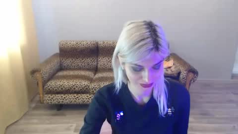 Snapshot of sexybeatriice chatting on 01-26-25, 10:23 sexybeatriice online show from 01-26-25, 10:23