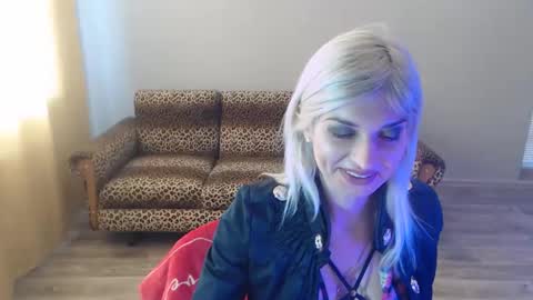 Snapshot of sexybeatriice chatting on 02-11-25, 07:23 sexybeatriice online show from 02-11-25, 07:23