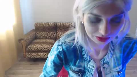 Snapshot of sexybeatriice chatting on 02-13-25, 07:03 sexybeatriice online show from 02-13-25, 07:03