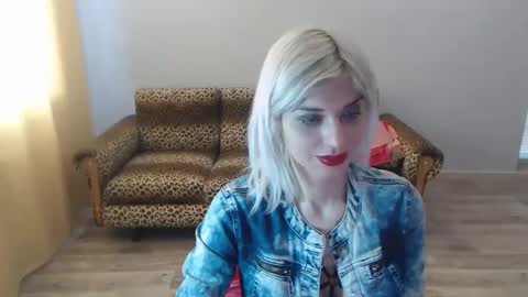 Snapshot of sexybeatriice chatting on 02-15-25, 11:28 sexybeatriice online show from 02-15-25, 11:28