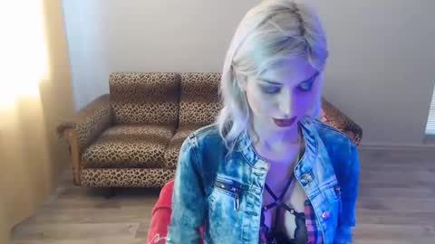 Snapshot of sexybeatriice chatting on 02-16-25, 07:04 sexybeatriice online show from 02-16-25, 07:04