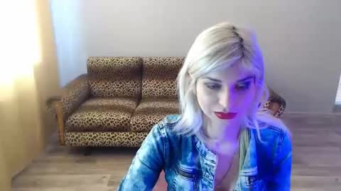 Snapshot of sexybeatriice chatting on 02-23-25, 07:11 sexybeatriice online show from 02-23-25, 07:11