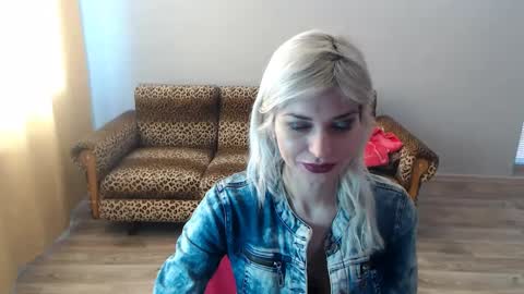 Snapshot of sexybeatriice chatting on 02-24-25, 07:11 sexybeatriice online show from 02-24-25, 07:11