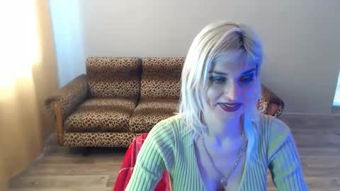 Snapshot of sexybeatriice chatting on 02-25-25, 10:26 sexybeatriice online show from 02-25-25, 10:26