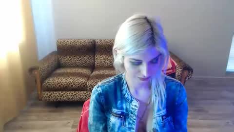 Snapshot of sexybeatriice chatting on 02-27-25, 10:26 sexybeatriice online show from 02-27-25, 10:26
