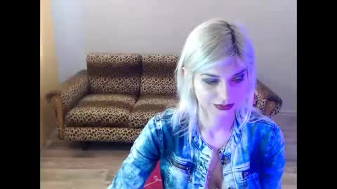 Snapshot of sexybeatriice chatting on 03-04-25, 07:19 sexybeatriice online show from 03-04-25, 07:19