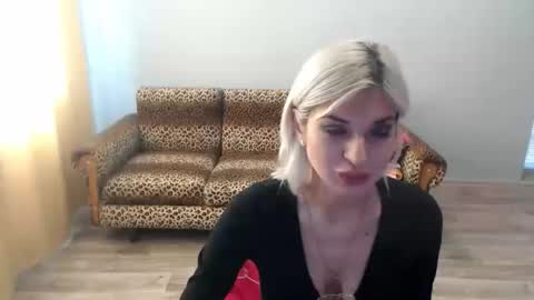 Snapshot of sexybeatriice chatting on 10-14-25, 06:36 sexybeatriice online show from 10-14-25, 06:36