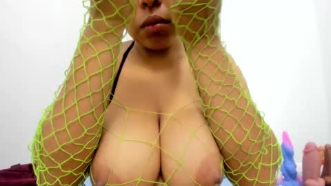 Snapshot of sexybrown_2005 chatting on 09-29-25, 12:27 sexybrown_2005 online show from 09-29-25, 12:27