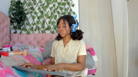 Snapshot of sexybrunnetem chatting on 01-08-25, 10:04 sofia online show from 01-08-25, 10:04