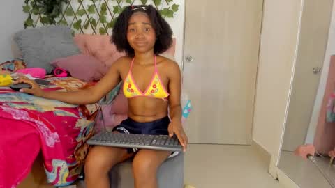 Snapshot of sexybrunnetem chatting on 03-08-25, 12:20 sofia online show from 03-08-25, 12:20