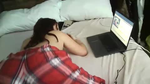 Snapshot of sexycoochiee chatting on 11-17-25, 06:35 Sexycoochie online show from 11-17-25, 06:35