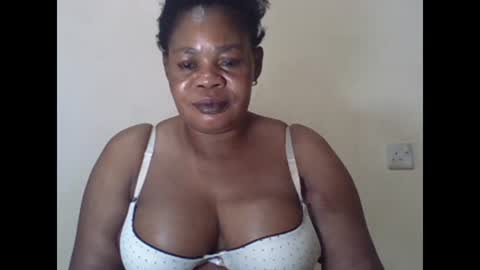 Snapshot of sexydove2 chatting on 02-01-25, 03:39 EMILY online show from 02-01-25, 03:39