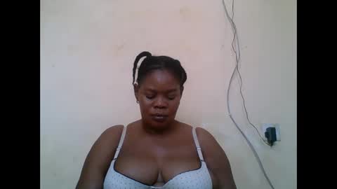 Snapshot of sexydove2 chatting on 09-27-25, 08:08 EMILY online show from 09-27-25, 08:08