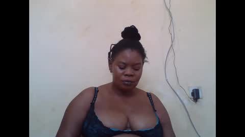 Snapshot of sexydove2 chatting on 09-30-25, 07:35 EMILY online show from 09-30-25, 07:35