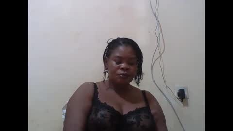 Snapshot of sexydove2 chatting on 10-05-25, 06:06 EMILY online show from 10-05-25, 06:06