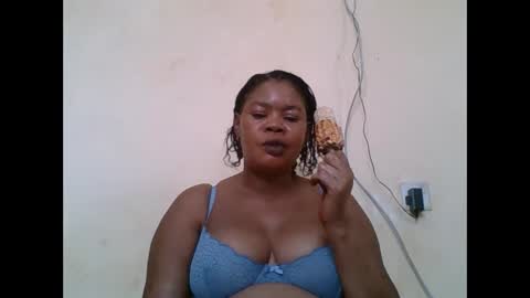 Snapshot of sexydove2 chatting on 10-06-25, 07:06 EMILY online show from 10-06-25, 07:06
