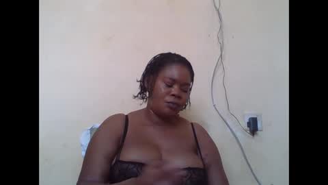 Snapshot of sexydove2 chatting on 10-10-25, 06:56 EMILY online show from 10-10-25, 06:56