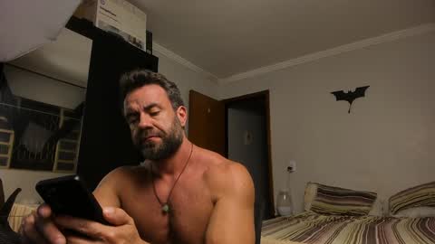 Snapshot of sexyflightz chatting on 01-12-25, 11:36 chris online show from 01-12-25, 11:36