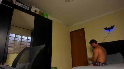 Snapshot of sexyflightz chatting on 11-05-25, 04:40 chris online show from 11-05-25, 04:40
