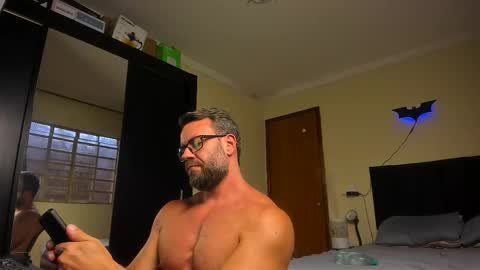 Snapshot of sexyflightz chatting on 11-06-25, 04:30 chris online show from 11-06-25, 04:30