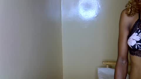 Snapshot of sexyhollymontana1111 chatting on 07-31-26, 06:46 SexyHollyMontana1111 online show from 07-31-26, 06:46
