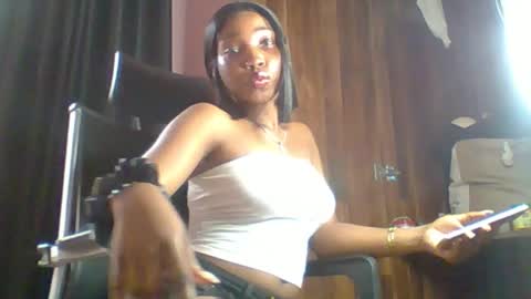 Snapshot of sexyhotbody_haileyxx chatting on 09-14-25, 08:46 Hailey online show from 09-14-25, 08:46