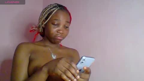 Snapshot of sexyhotbody_haileyxx chatting on 10-17-25, 12:19 Hailey online show from 10-17-25, 12:19