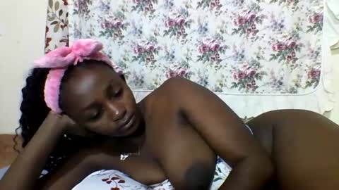 Snapshot of sexyjoane chatting on 02-12-25, 04:01 JOAN online show from 02-12-25, 04:01