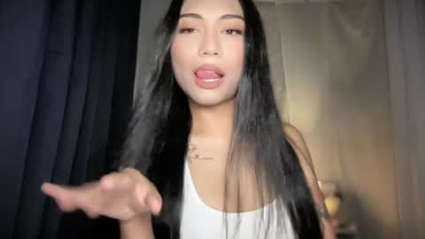 Snapshot of sexylovesappira chatting on 06-06-26, 03:50 maxine online show from 06-06-26, 03:50