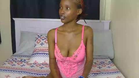 Snapshot of sexyluha chatting on 10-20-25, 01:44 sexyluha online show from 10-20-25, 01:44