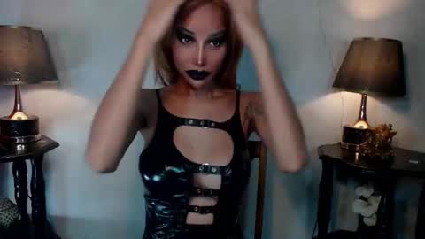 Snapshot of sexylusty2258 chatting on 05-24-26, 02:49 Queen Sofia online show from 05-24-26, 02:49