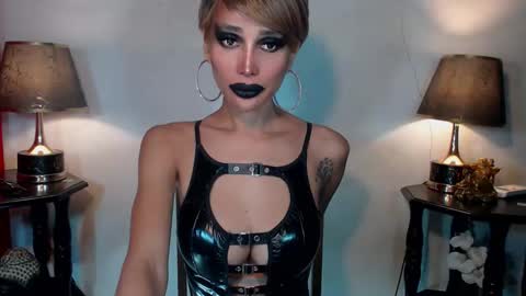 Snapshot of sexylusty2258 chatting on 05-28-26, 02:31 Queen Sofia online show from 05-28-26, 02:31