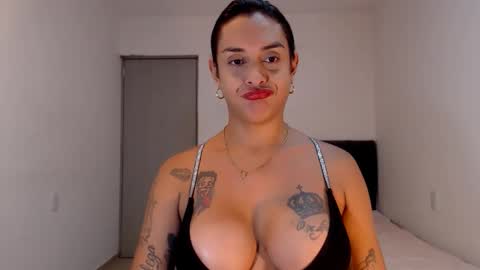 Snapshot of sexynatalia25 chatting on 06-08-26, 08:20 Natalia Duran online show from 06-08-26, 08:20