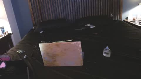 Snapshot of sexypossum chatting on 09-15-25, 03:28 Possum online show from 09-15-25, 03:28