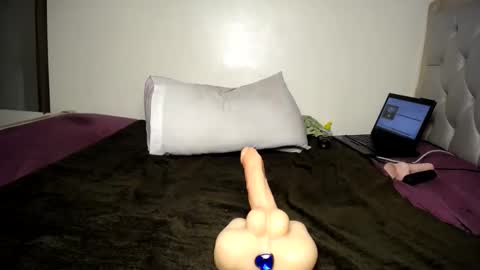 Snapshot of sexypum3 chatting on 01-22-25, 08:29 naughty slut online show from 01-22-25, 08:29
