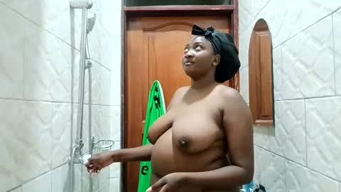 Snapshot of sexyquin1 chatting on 06-25-26, 04:33 sexyquin1 online show from 06-25-26, 04:33