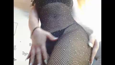 Snapshot of sexysafiravenus chatting on 10-23-25, 05:44 Venus Independent Model online show from 10-23-25, 05:44