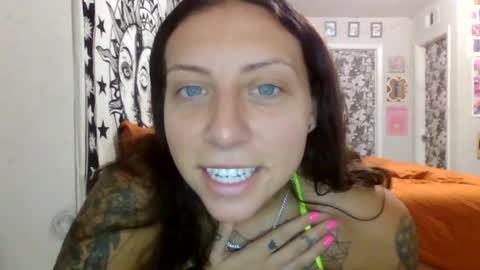 Snapshot of sexytatslut369 chatting on 06-20-26, 05:38 sexytatslut369 online show from 06-20-26, 05:38