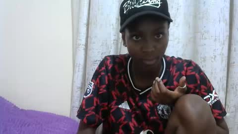 Snapshot of sexytinyy chatting on 12-15-25, 09:30 maria online show from 12-15-25, 09:30