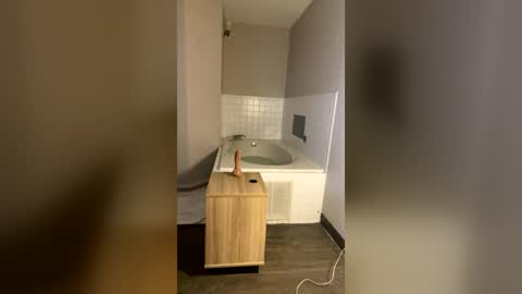 Smooth bi guy online show from 07-23-26, 08:23
