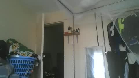 Mel online show from 11-10-25, 09:41