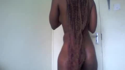 Snapshot of sexyy_tiny chatting on 04-16-26, 05:08 Mel online show from 04-16-26, 05:08
