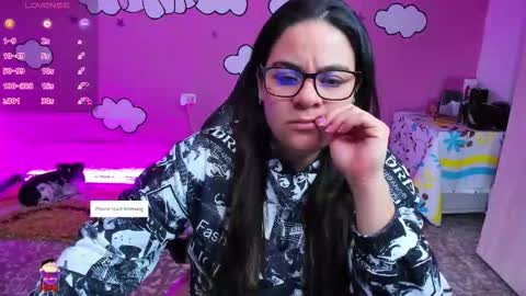 Snapshot of shaaroonhillss1 chatting on 01-07-26, 04:26 sharoon online show from 01-07-26, 04:26