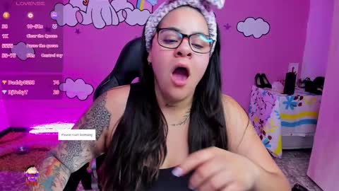 Snapshot of shaaroonhillss1 chatting on 02-03-26, 02:53 sharoon online show from 02-03-26, 02:53