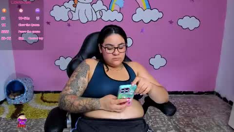 Snapshot of shaaroonhillss1 chatting on 03-04-26, 11:33 sharoon online show from 03-04-26, 11:33