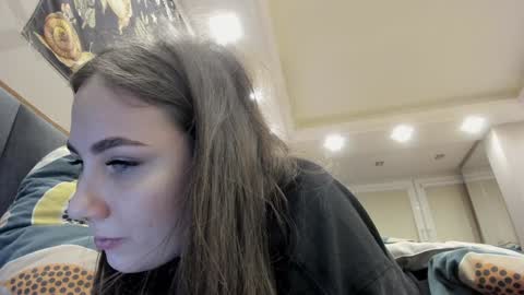 Snapshot of shadow_raffi chatting on 12-23-24, 12:25 shadow_raffi online show from 12-23-24, 12:25