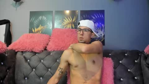 Snapshot of shadowlustt chatting on 09-12-25, 12:38 shadowlustt online show from 09-12-25, 12:38
