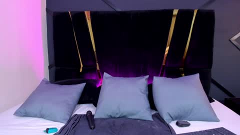 Shaina Vasquez online show from 01-31-25, 03:41